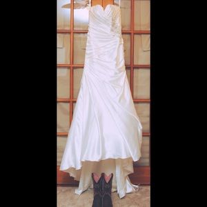 Allure Bridal Wedding Dress, Size 2, Mermaid Style